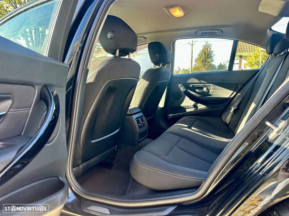 BMW 320 d EfficientDynamics Line Sport - 20