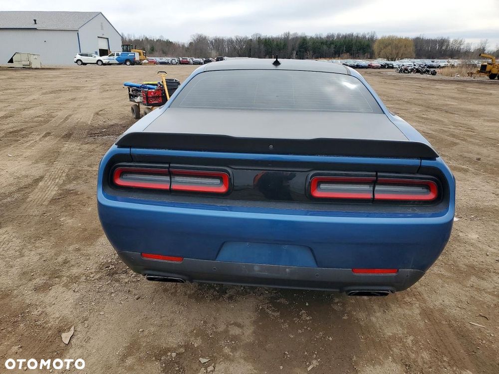 Dodge Challenger - 6