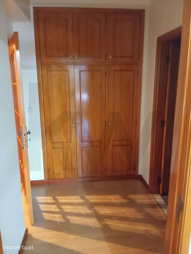 OPORTUNIDADE DE INVESTIMENTO | T1 + 1 NA AVENIDA SÁ CARNEIRO | GARAGEM - Grande imagem: 4/13