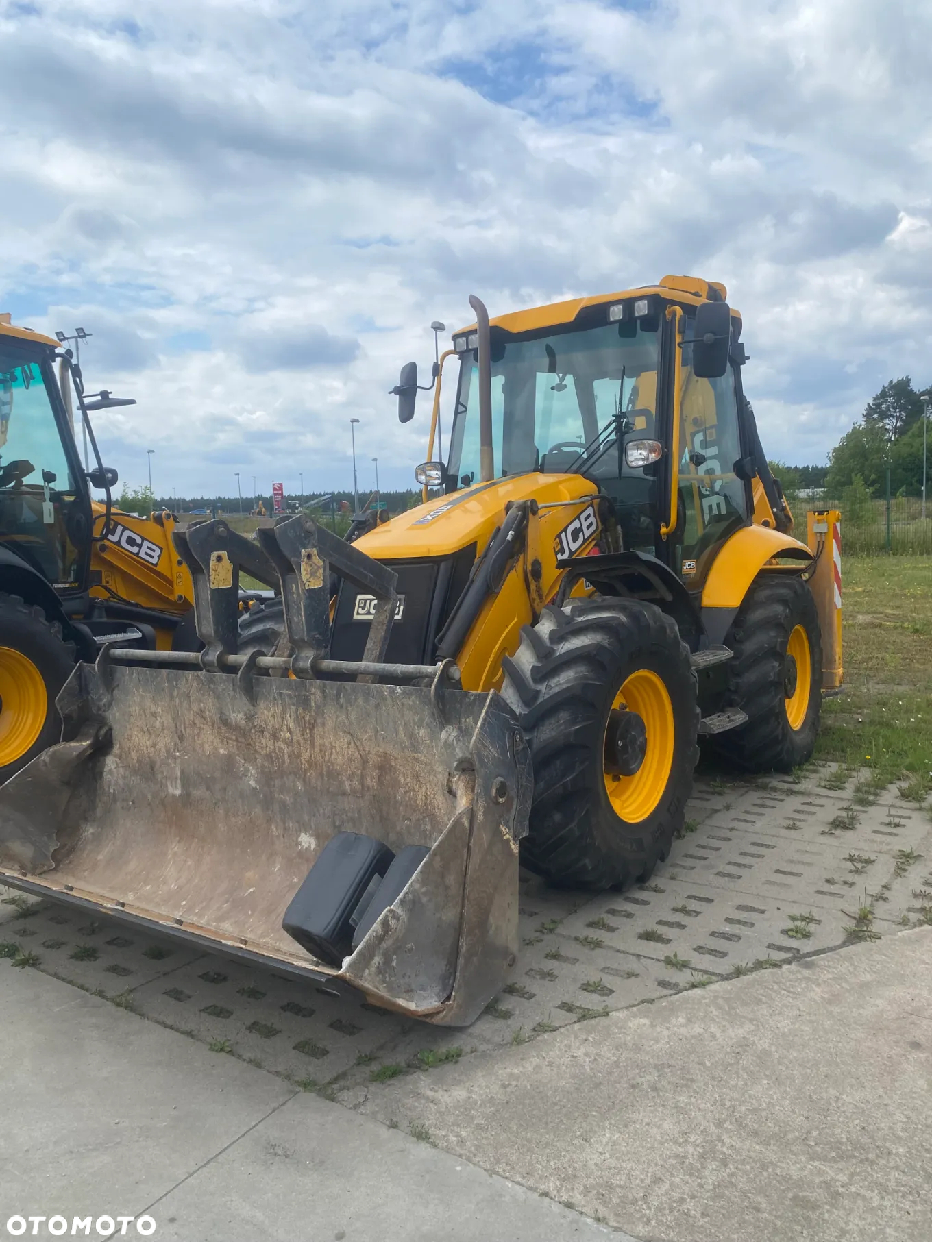 JCB 4CX PLUS - 12