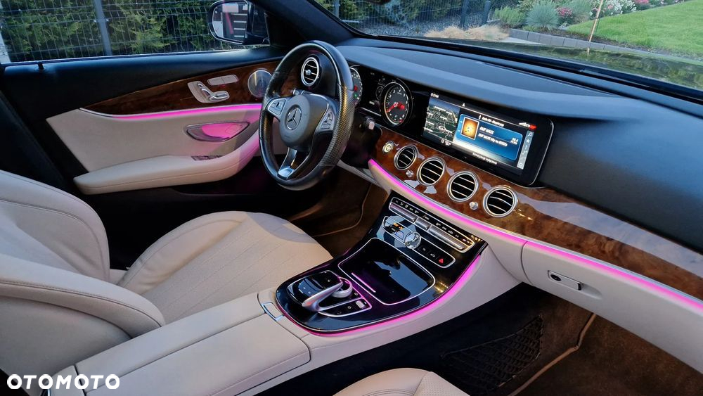 Mercedes-Benz Klasa E 300 9G-TRONIC AMG Line - 12
