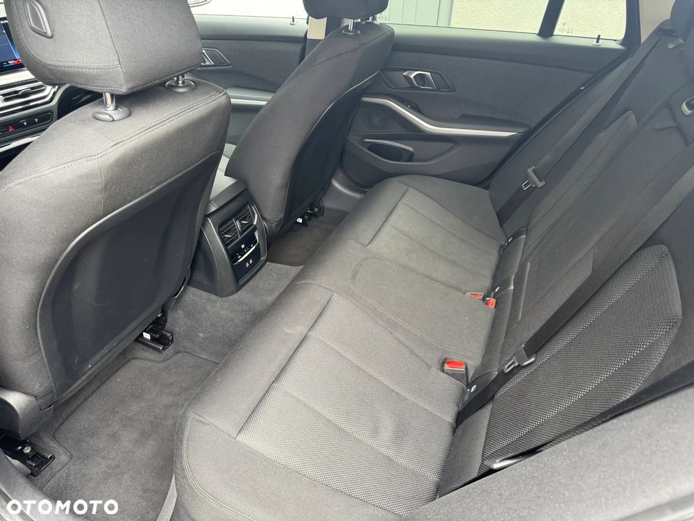 BMW Seria 3 318i Business Edition - 13