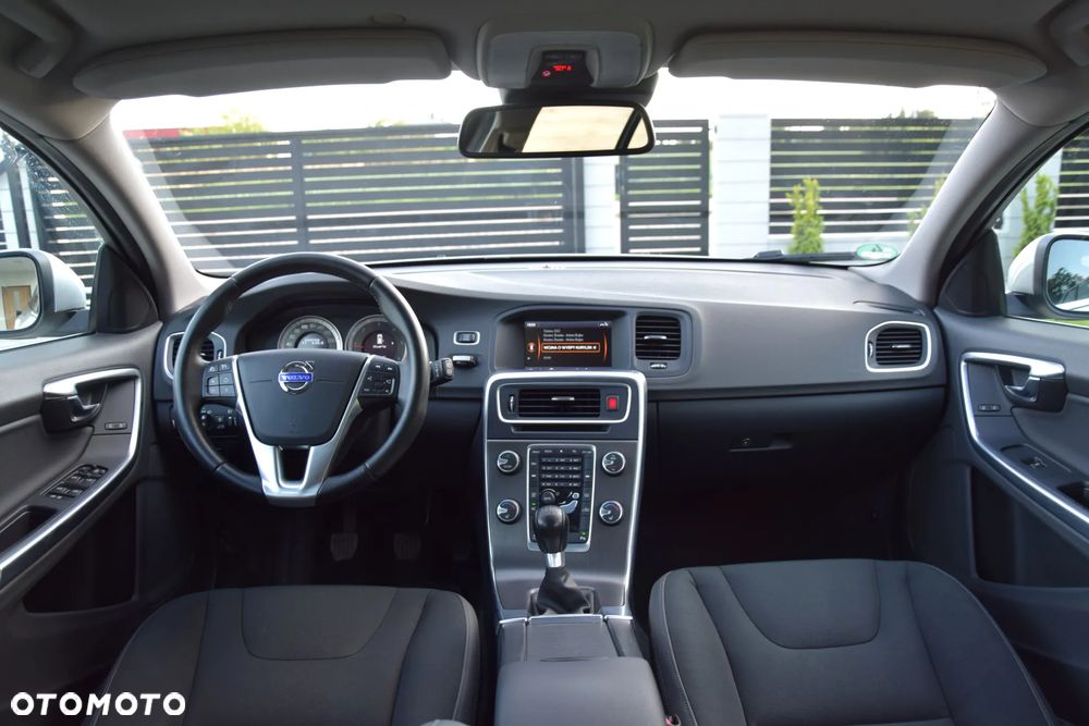 Volvo V60 D3 Momentum - 8