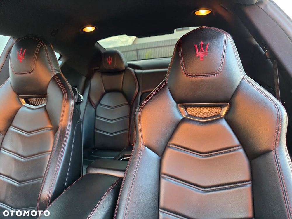 Maserati GranTurismo S Automat - 23