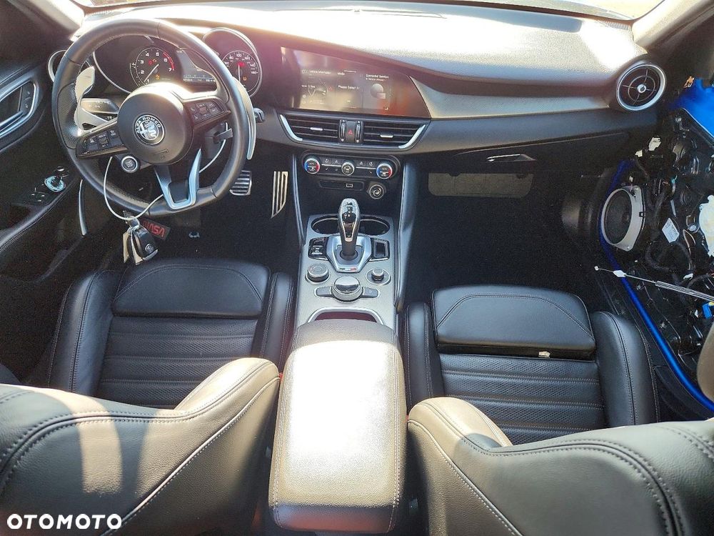 Alfa Romeo Giulia 2.0 Turbo 16V AT8-Q4 Veloce Ti - 8