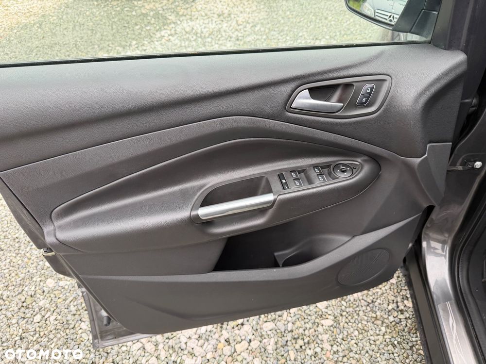 Ford Kuga 1.5 EcoBoost 2x4 Titanium - 35