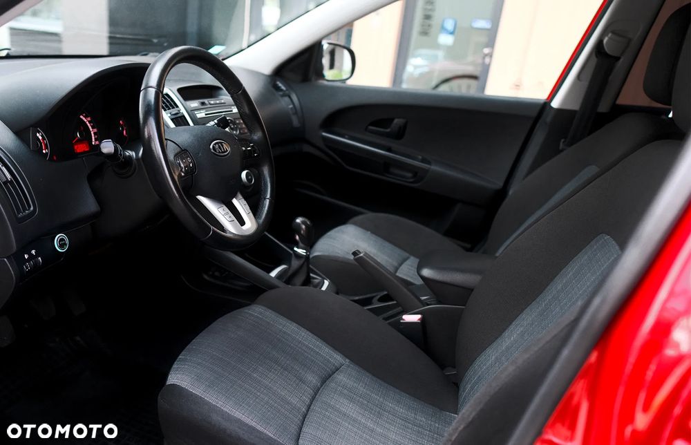 Kia Ceed 1.6 GDI Business Line - 29