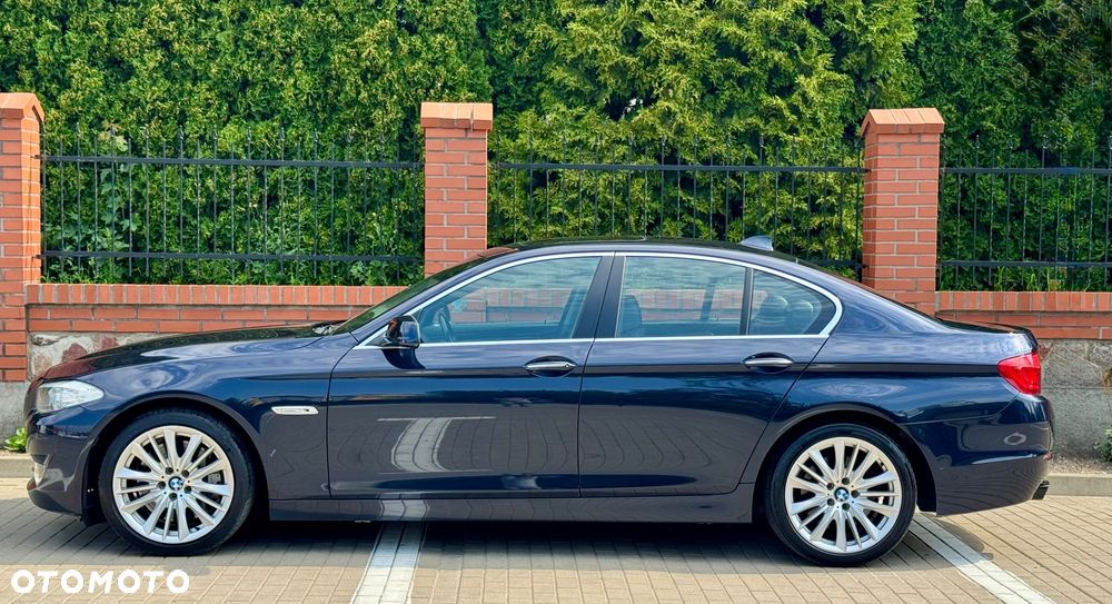 BMW Seria 5 550i Sport-Aut - 2
