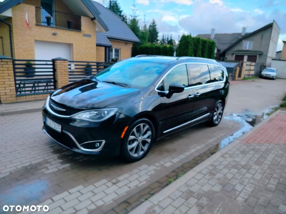 Chrysler Pacifica - 1
