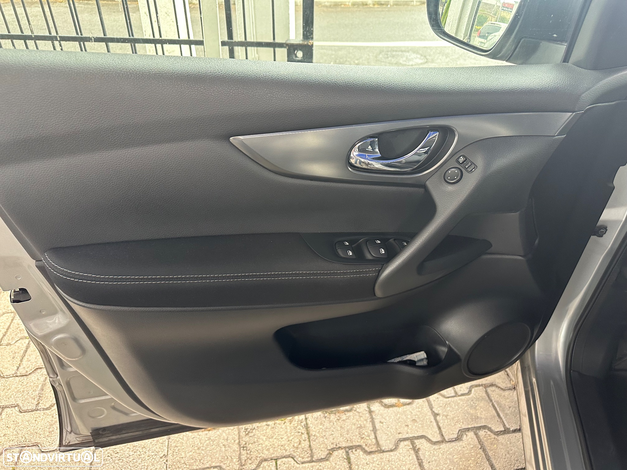 Nissan Qashqai 1.5 dCi N-Connecta 18 - 10