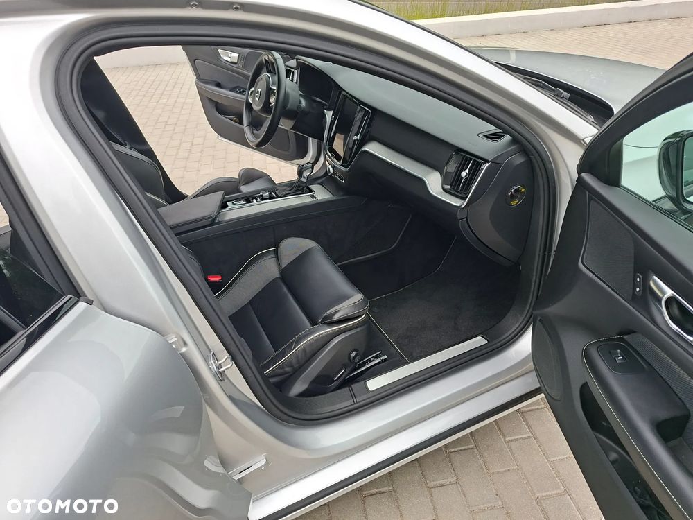 Volvo S60 T4 R-Design - 17