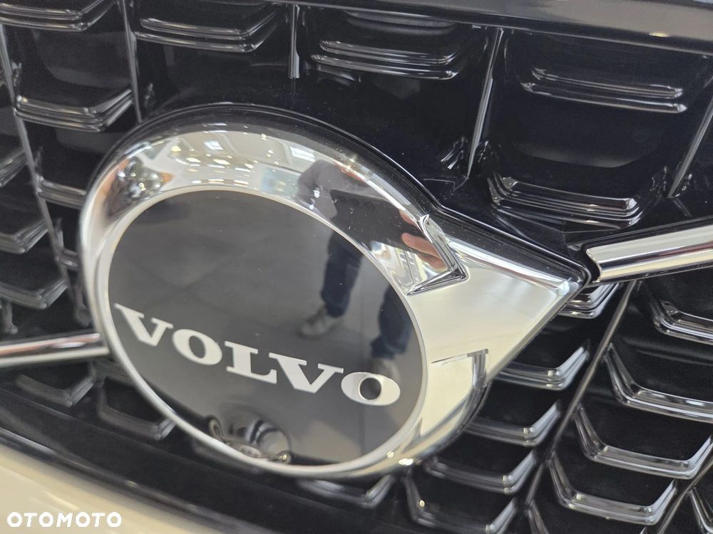 Volvo XC 40 B4 Plus Black Edition - 39