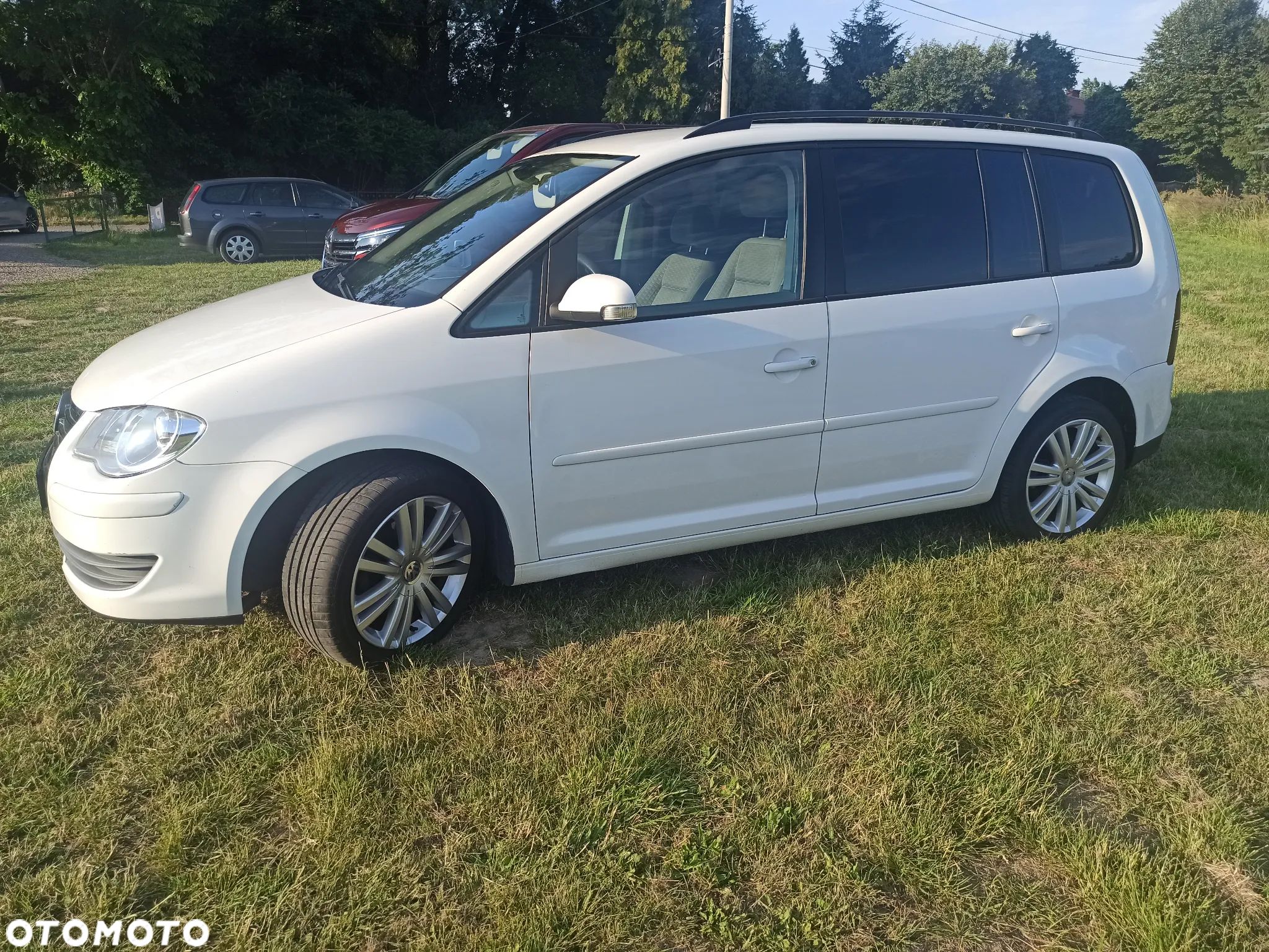 Volkswagen Touran - 1