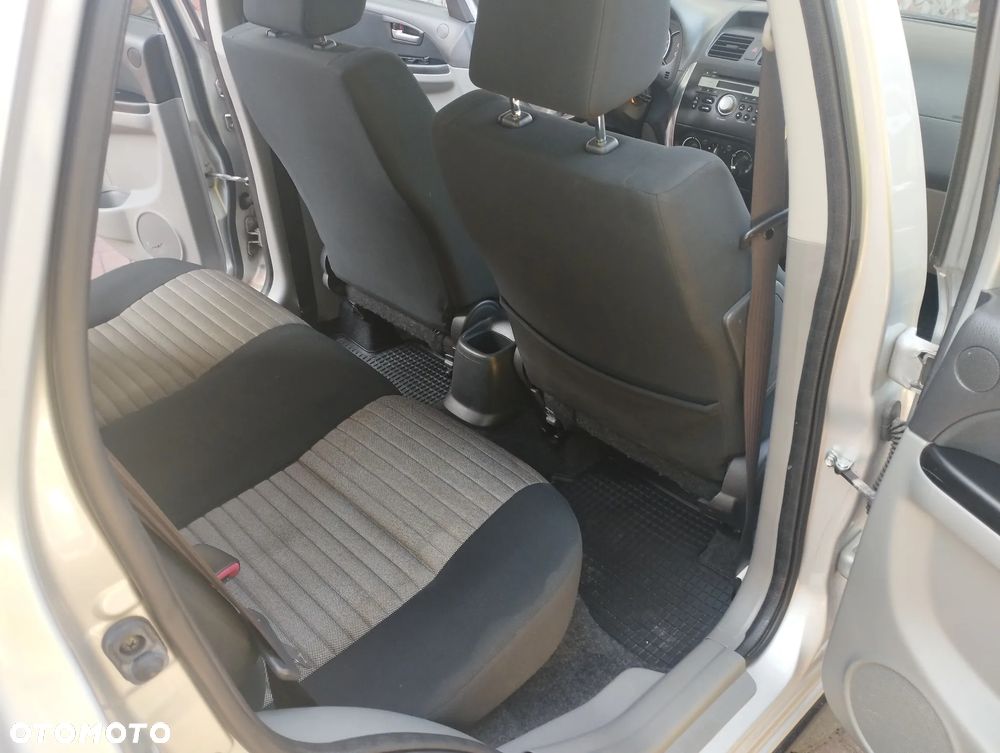 Suzuki SX4 1.9 DDiS DPF 4x4 Comfort - 12