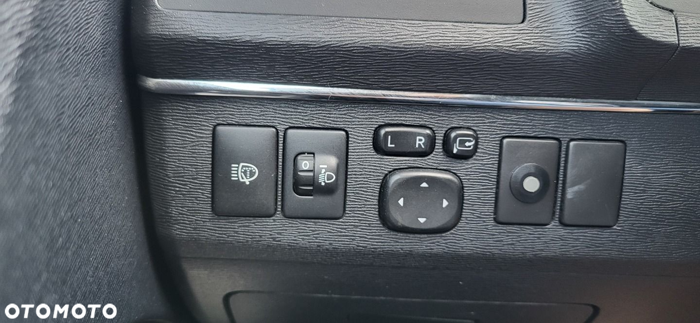 Toyota Avensis - 17