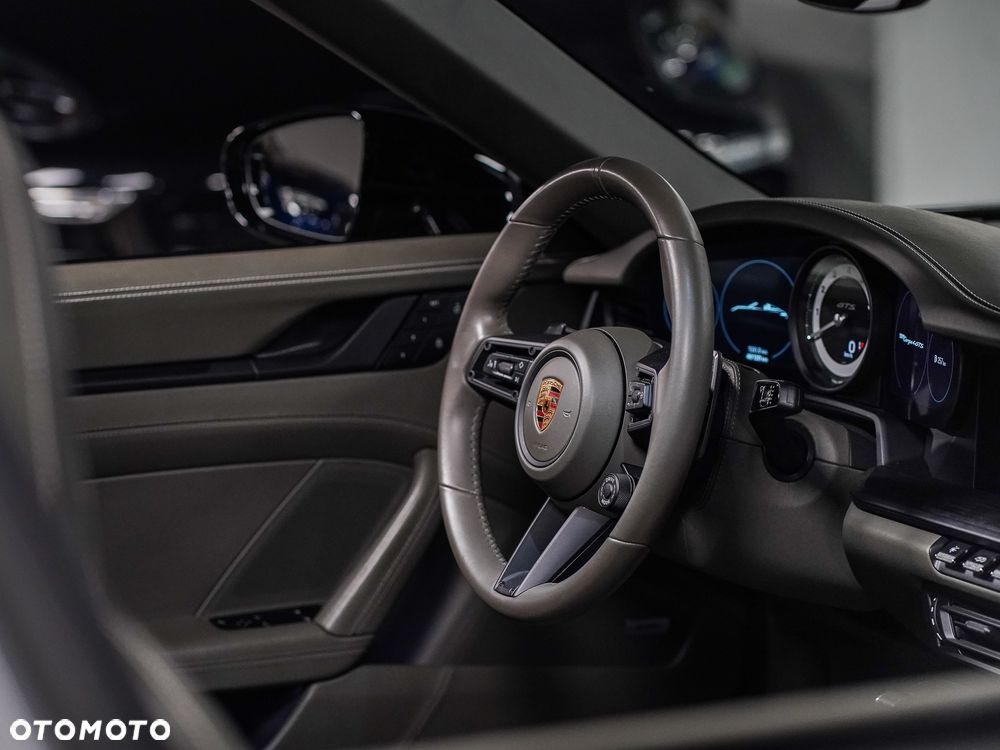 Porsche 911 Targa 4 GTS - 36