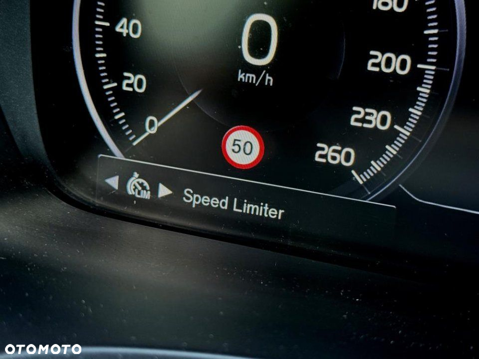 Volvo V90 Cross Country - 35