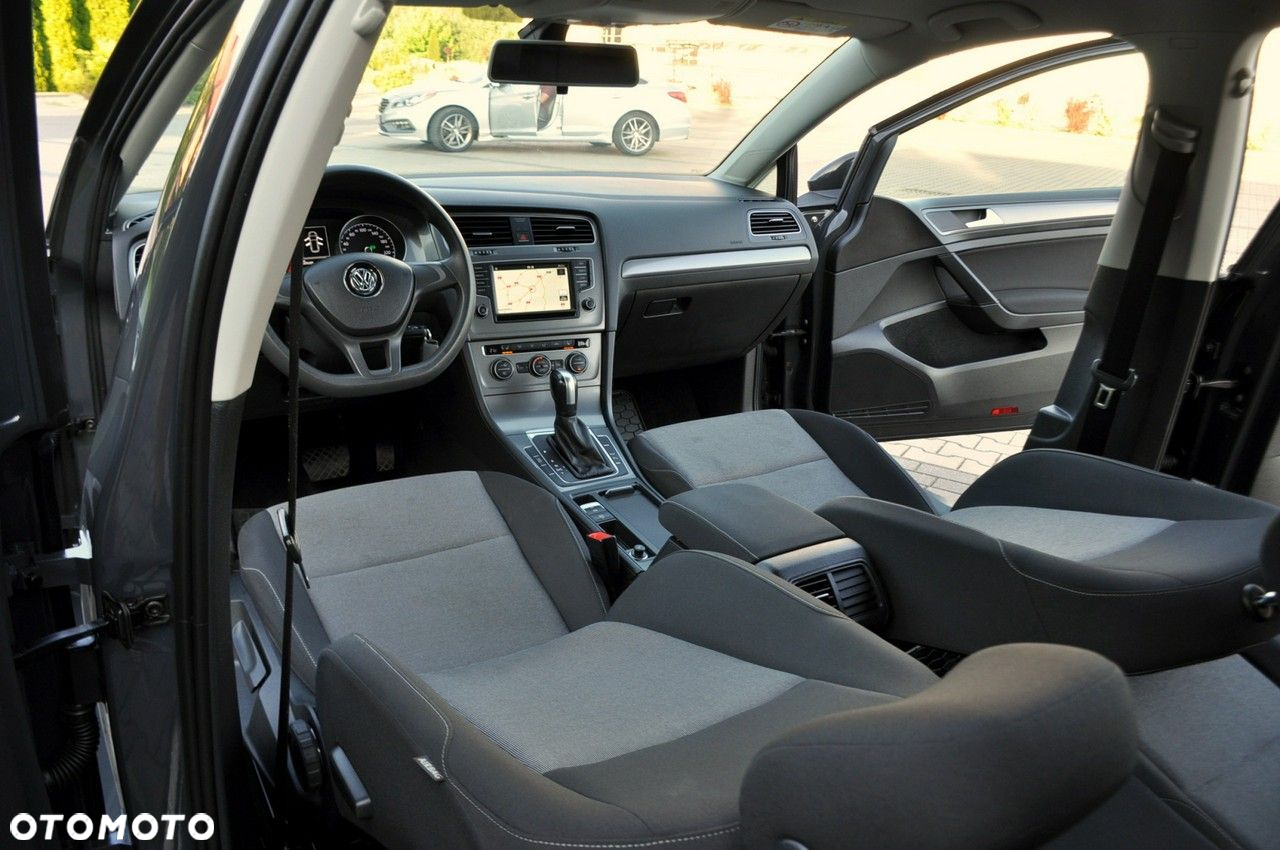 Volkswagen Golf - 27