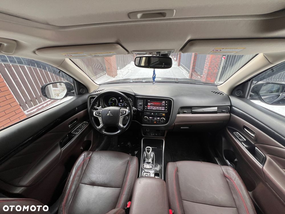 Mitsubishi Outlander 2.0 4WD Top - 13