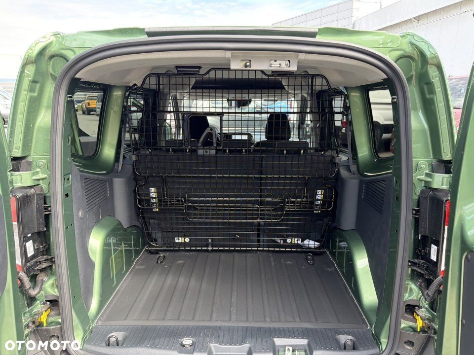 Ford Transit Courier - 20