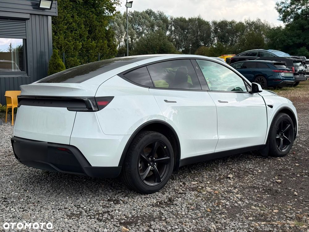 Tesla Model Y RWD - 2