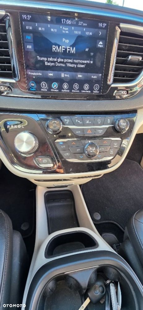 Chrysler Pacifica - 22