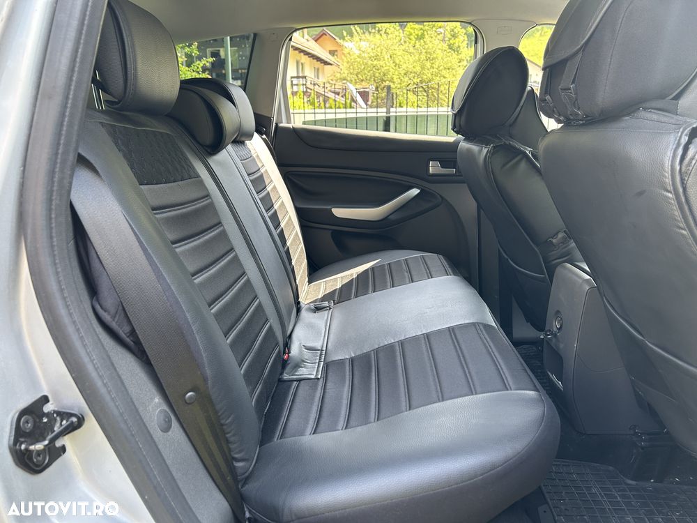 Ford Kuga - 12