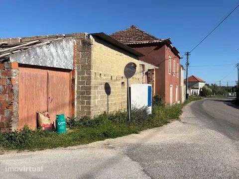 Casa de aldeia para recuperar com terreno 2200 m2 na envolvente - Grande imagem: 2/5