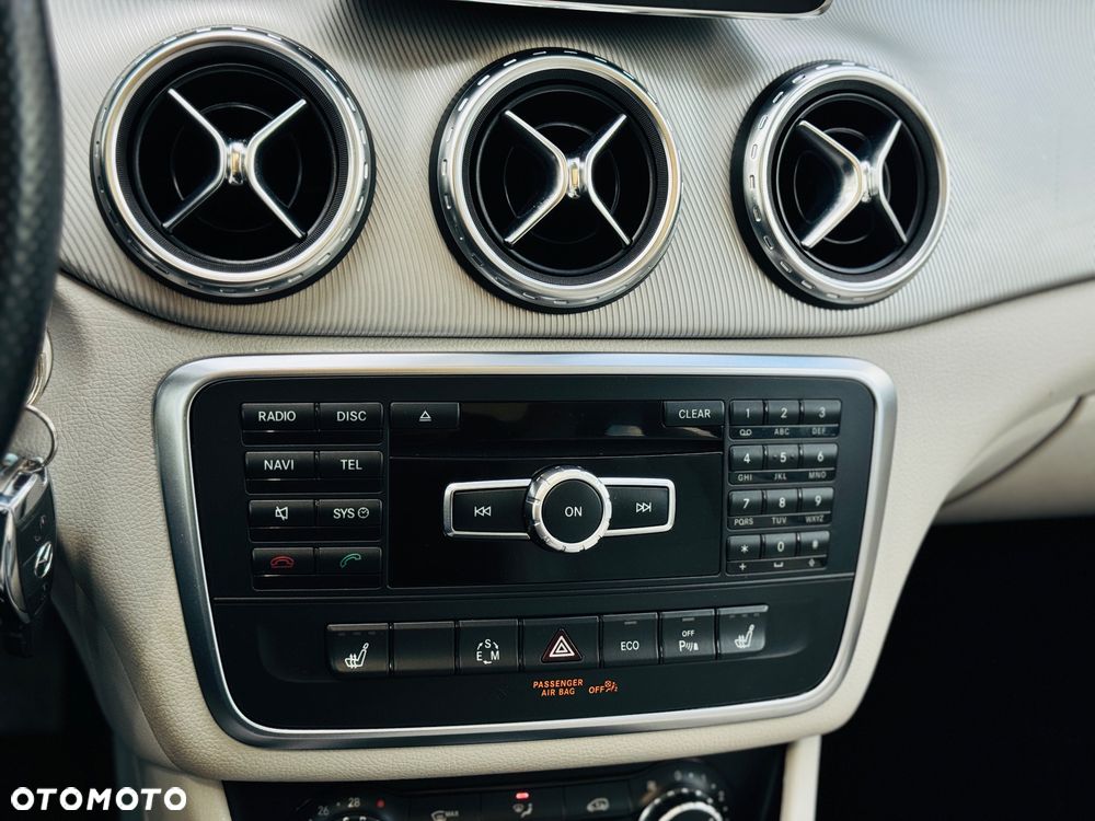 Mercedes-Benz GLA 200 7G-DCT Style - 26