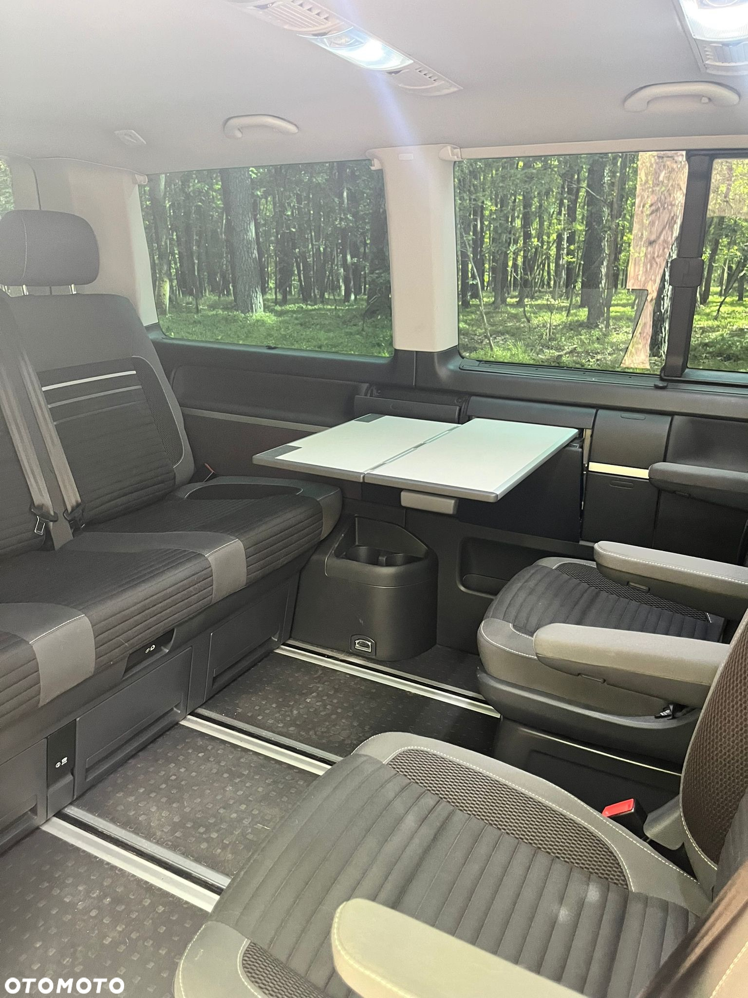 Volkswagen Multivan - 16