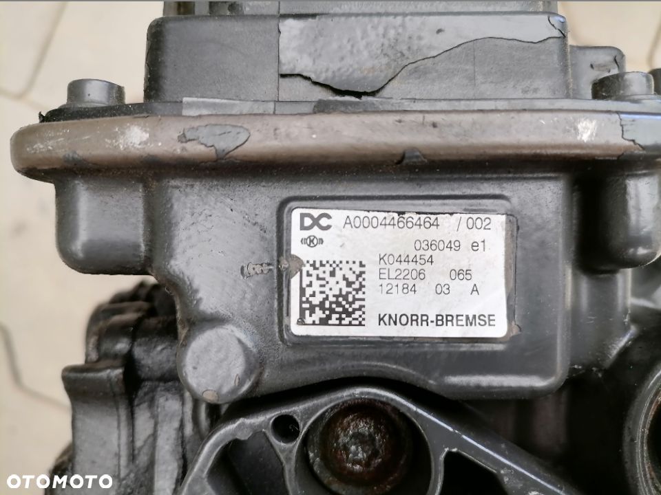Zawór EAPU osuszacz Mercedes Actros MP4 0004466464 - 2