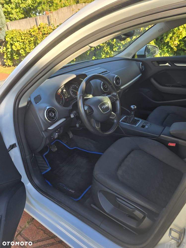 Audi A3 Sportback 1.6 TDI DPF Ambiente - 10