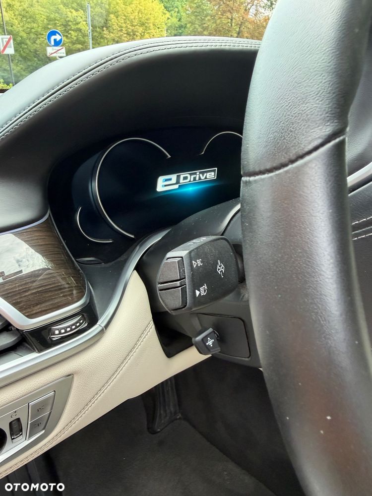 BMW Seria 7 740Le iPerformance - 34