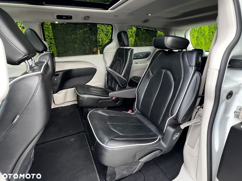 Chrysler Pacifica - 13