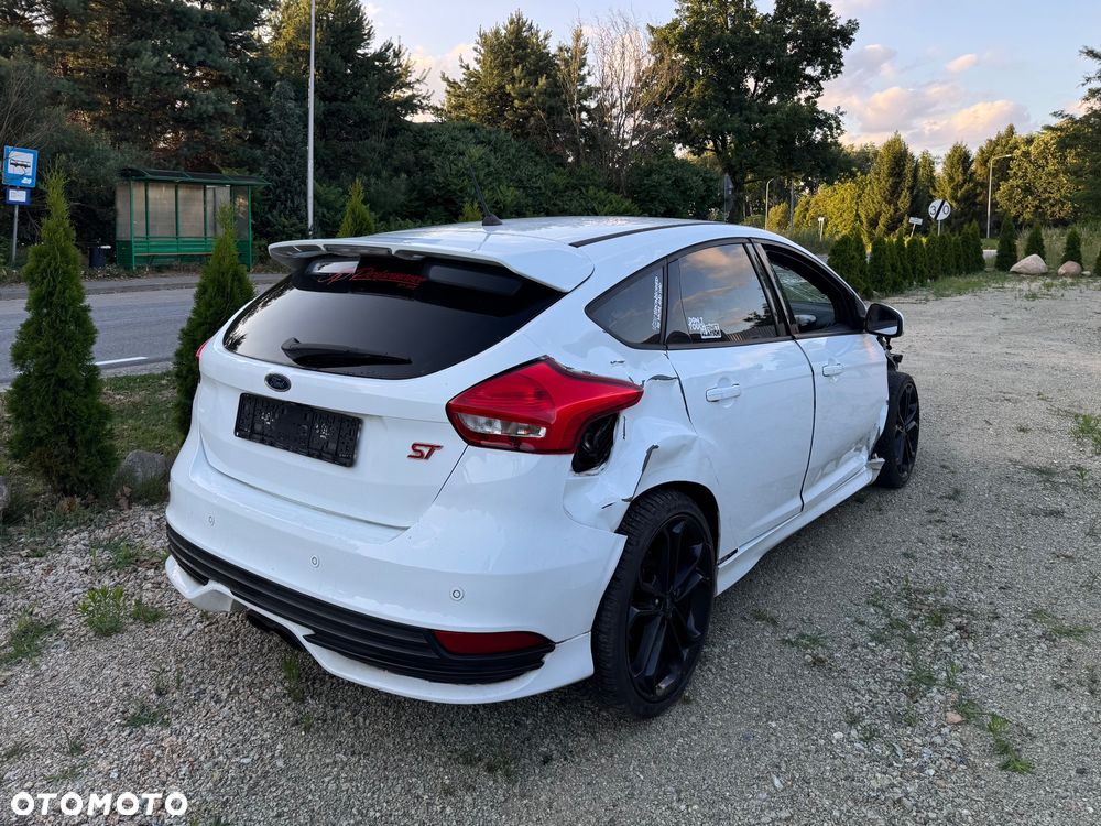 Ford Focus ST2 - 9