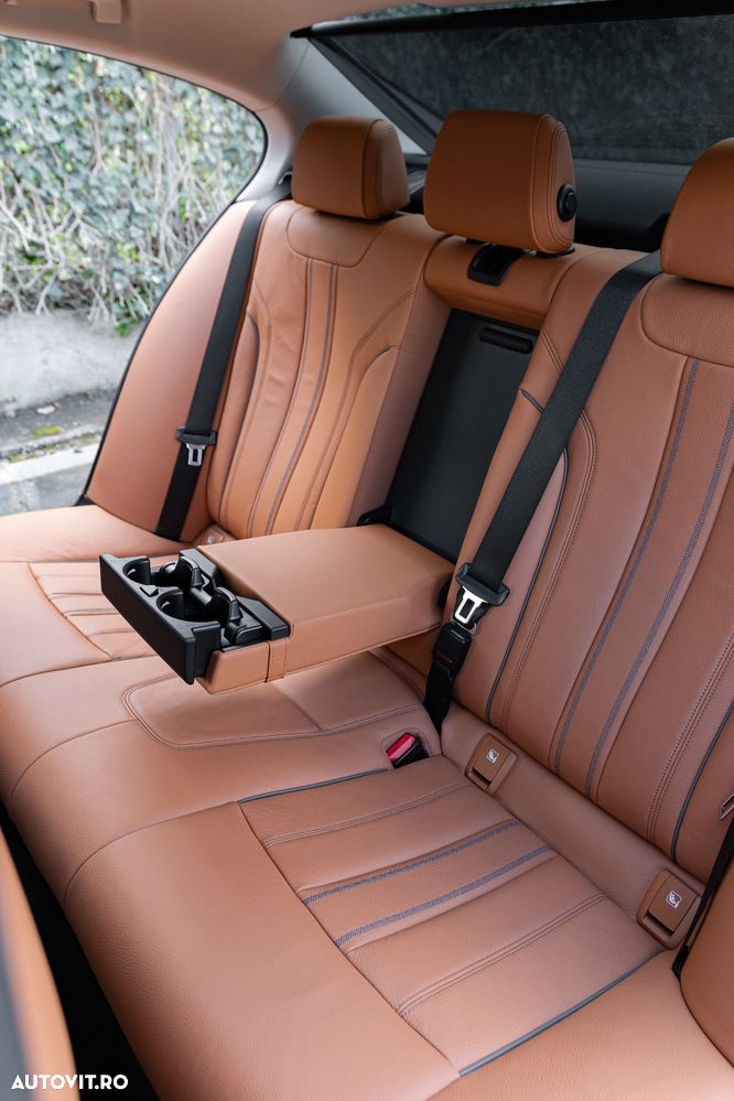 BMW Seria 5 530i xDrive AT MHEV - 17