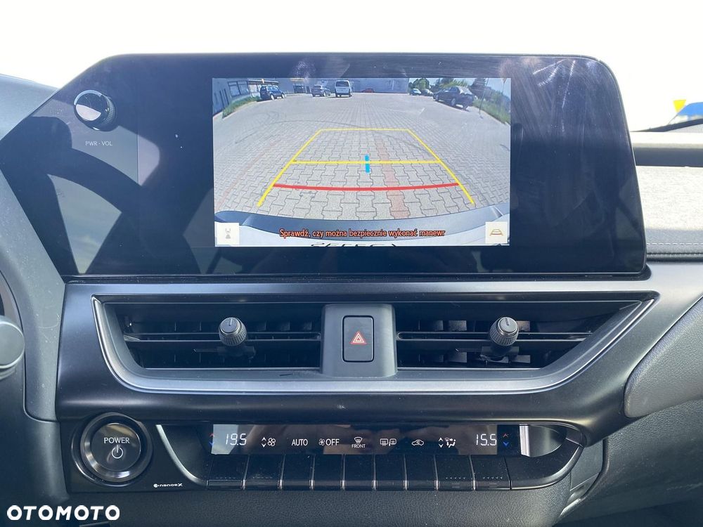 Lexus UX 300h F Sport Design - 18