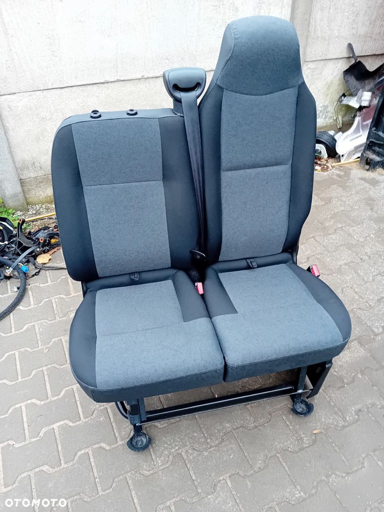 Movano Master III 19- lift Fotel prawy ławka premium- pasażer - 1