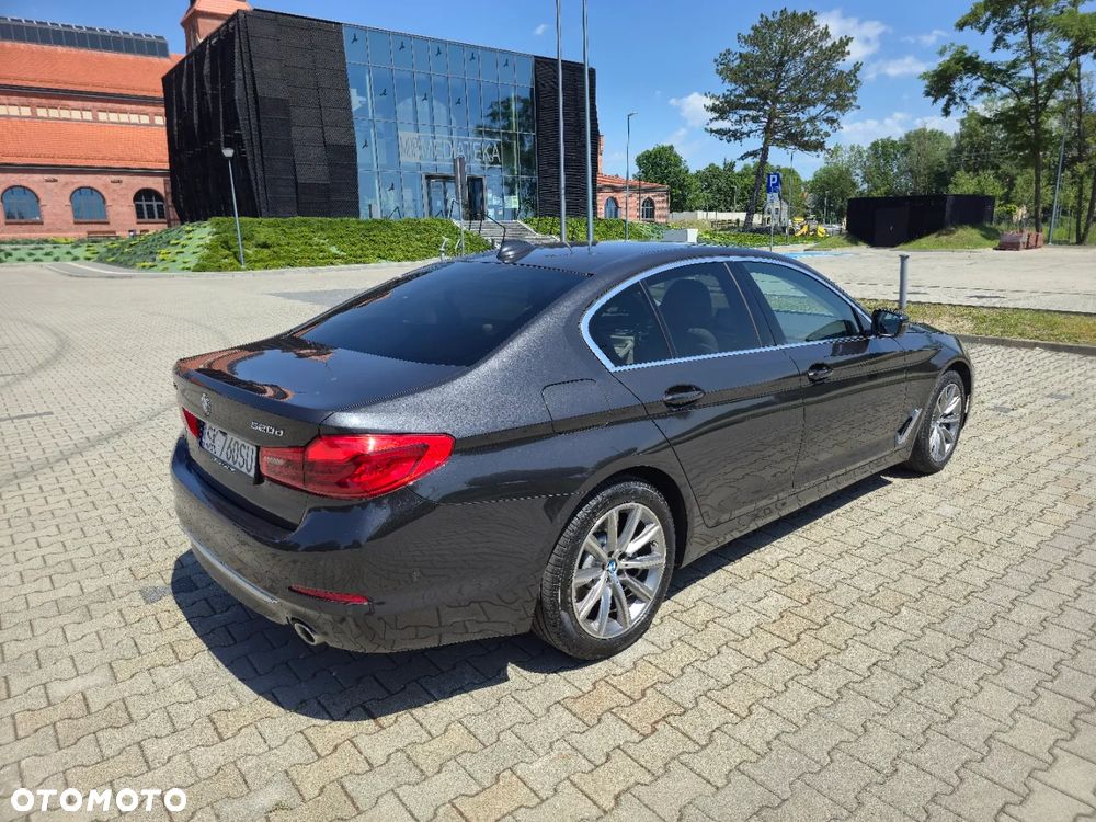 BMW Seria 5 520d xDrive Luxury Line - 7