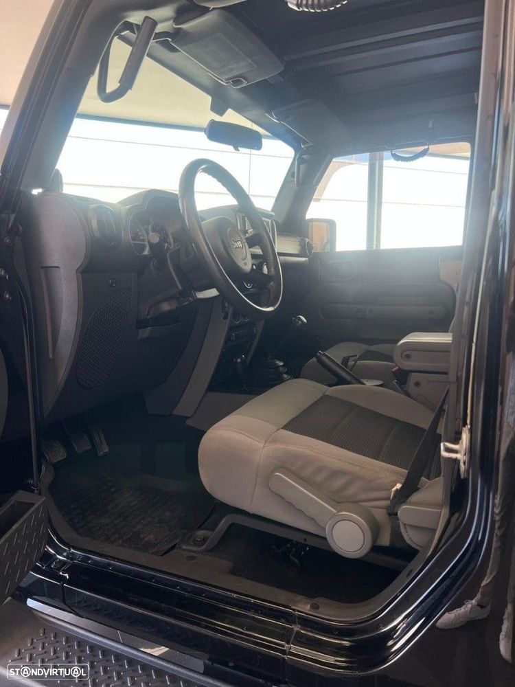 Jeep Wrangler Unlimited 2.8 CRD DPF Sport - 20