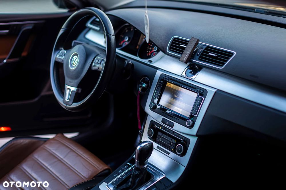 Volkswagen Passat 2.0 TDI Highline DSG - 25