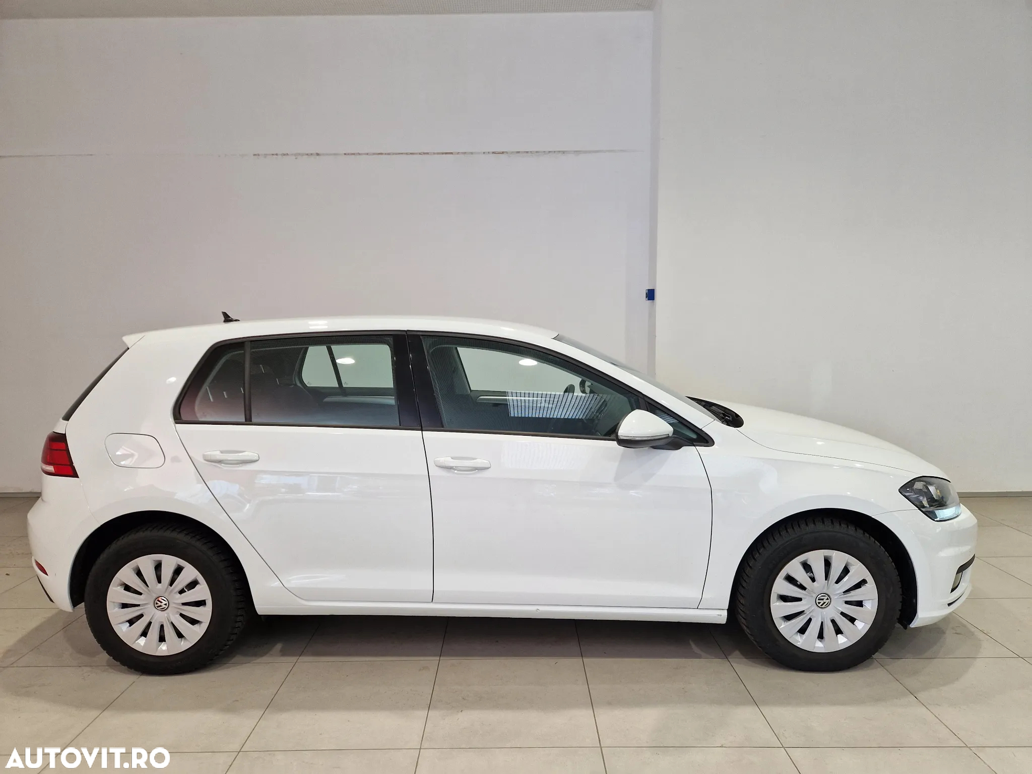 Volkswagen Golf 1.6 TDI Trendline - 6