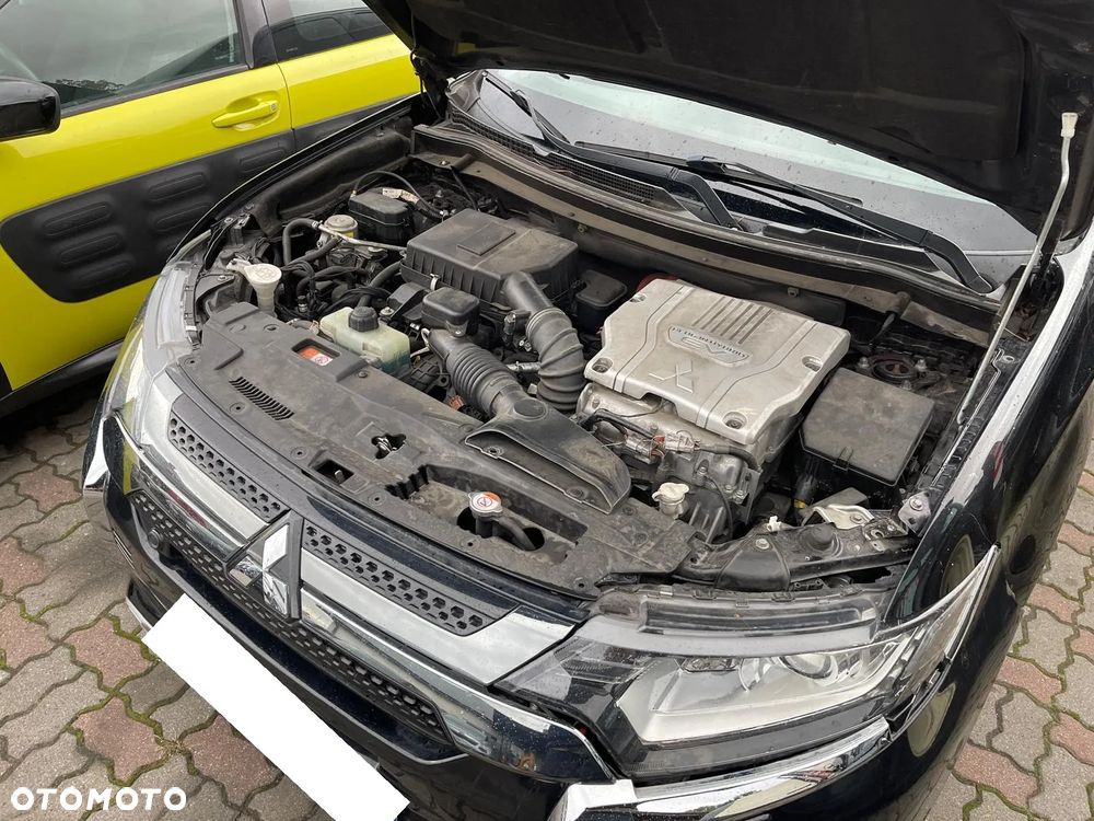 Mitsubishi Outlander 2.4 4WD Diamant+ - 38