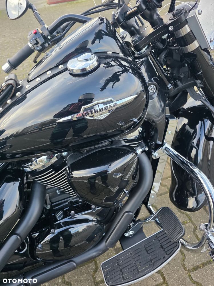 Suzuki Intruder - 5
