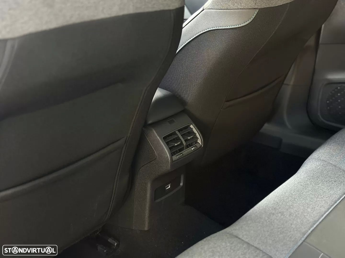 Citroën C4 PureTech 130 Stop&Start SHINE - 12