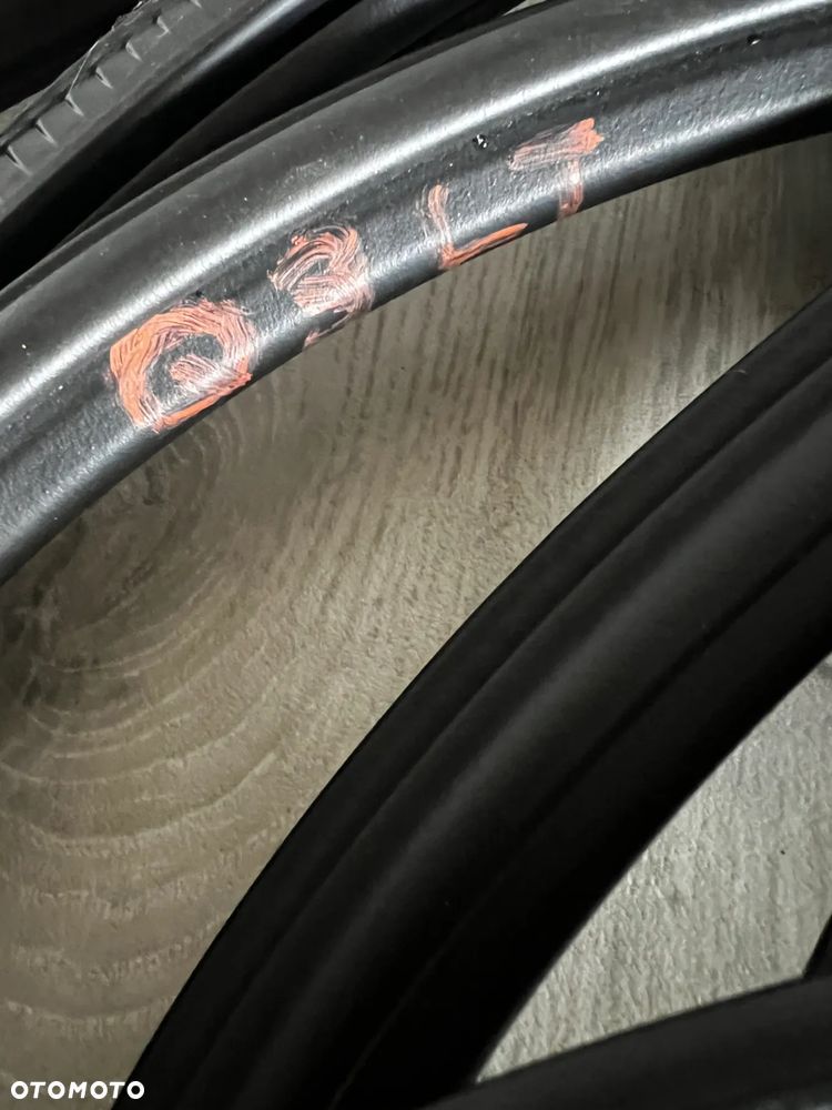 USZCZELKA DRZWI LEWY PRAWY PRZÓD LEWY PRAWY TYŁ KLAPA BAGAŻNIKA AUDI Q3 8U LIFT - 6