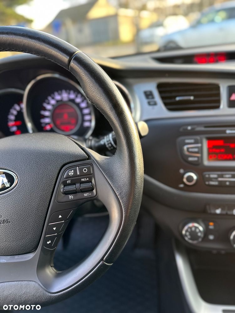 Kia Ceed 1.6 CRDi 128 ISG Edition 7 - 24