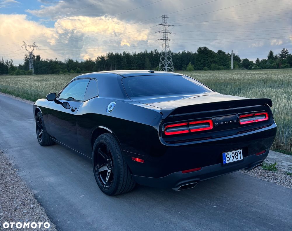 Dodge Challenger - 2