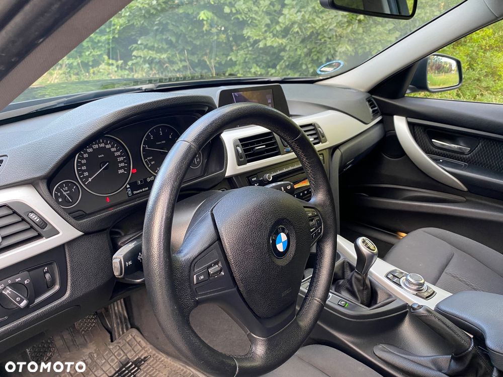 BMW Seria 3 318d DPF Edition Lifestyle - 16