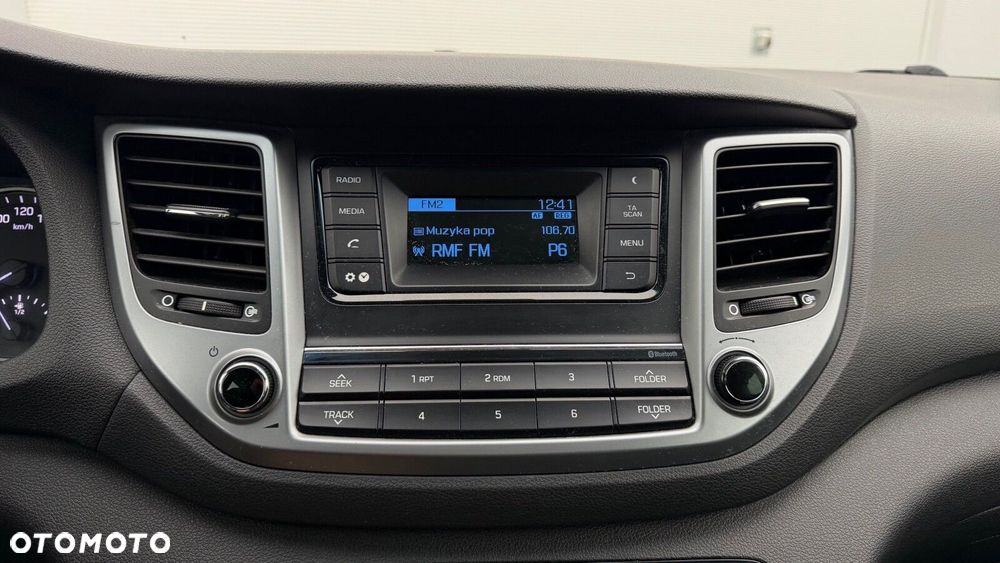 Hyundai Tucson 1.7 CRDI BlueDrive GO 2WD - 12